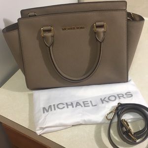 Michael Kors taupe bag